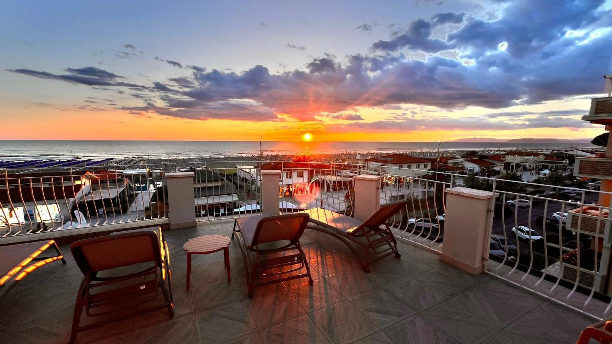Hotel Medusa Лидо-ди-Камайоре Экстерьер фото